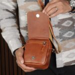 کیف دوشی مردانه چرم طبیعی‌ بیورا سایز کوچک مدل dbb59
