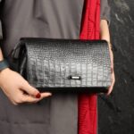 کیف دوشی زنانه چرم طبیعی کروکودیلی بیورا مدل za4
