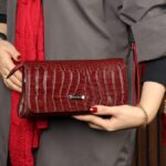 کیف دوشی زنانه چرم طبیعی کروکودیلی بیورا مدل za3