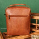 کیف دوشی مردانه چرم صنعتی بیورا سایز متوسط مدل dbb77