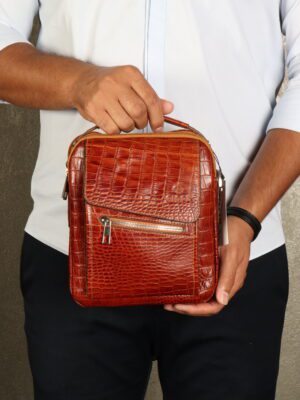 کیف دوشی مردانه چرم طبیعی کروکودیلی بیورا مدل dbb78